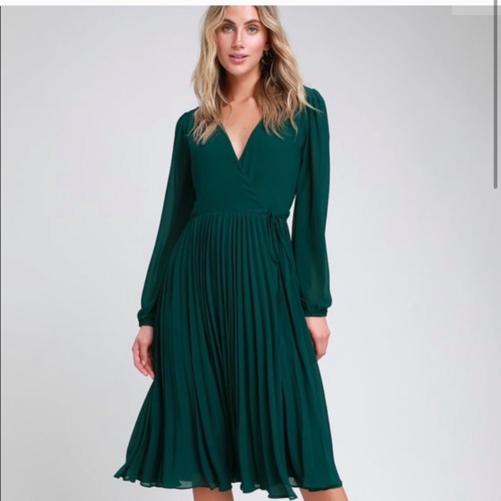 Lulu’s pleated wrap dress size medium